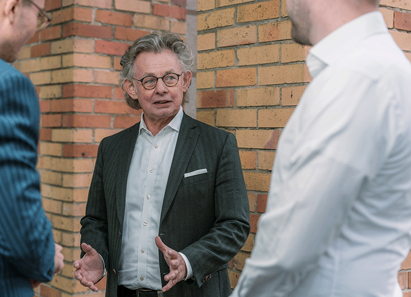 Michael Bußer gibt sein Wissen als Regierungssprecher weiter